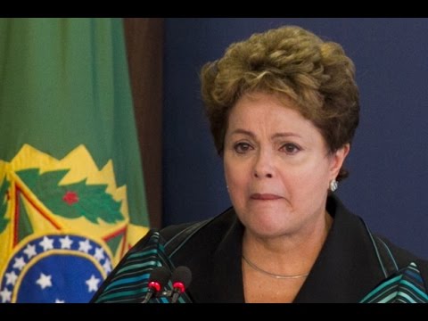 Dilma Rousseff chorando ao receber o Relatório da Comissão Nacional da Verdade